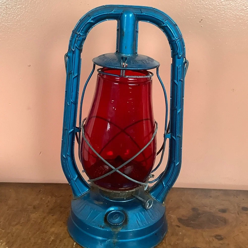 Vintage Dietz Monarch Kerosene Lantern Red Globe Blue Body N.Y. USA